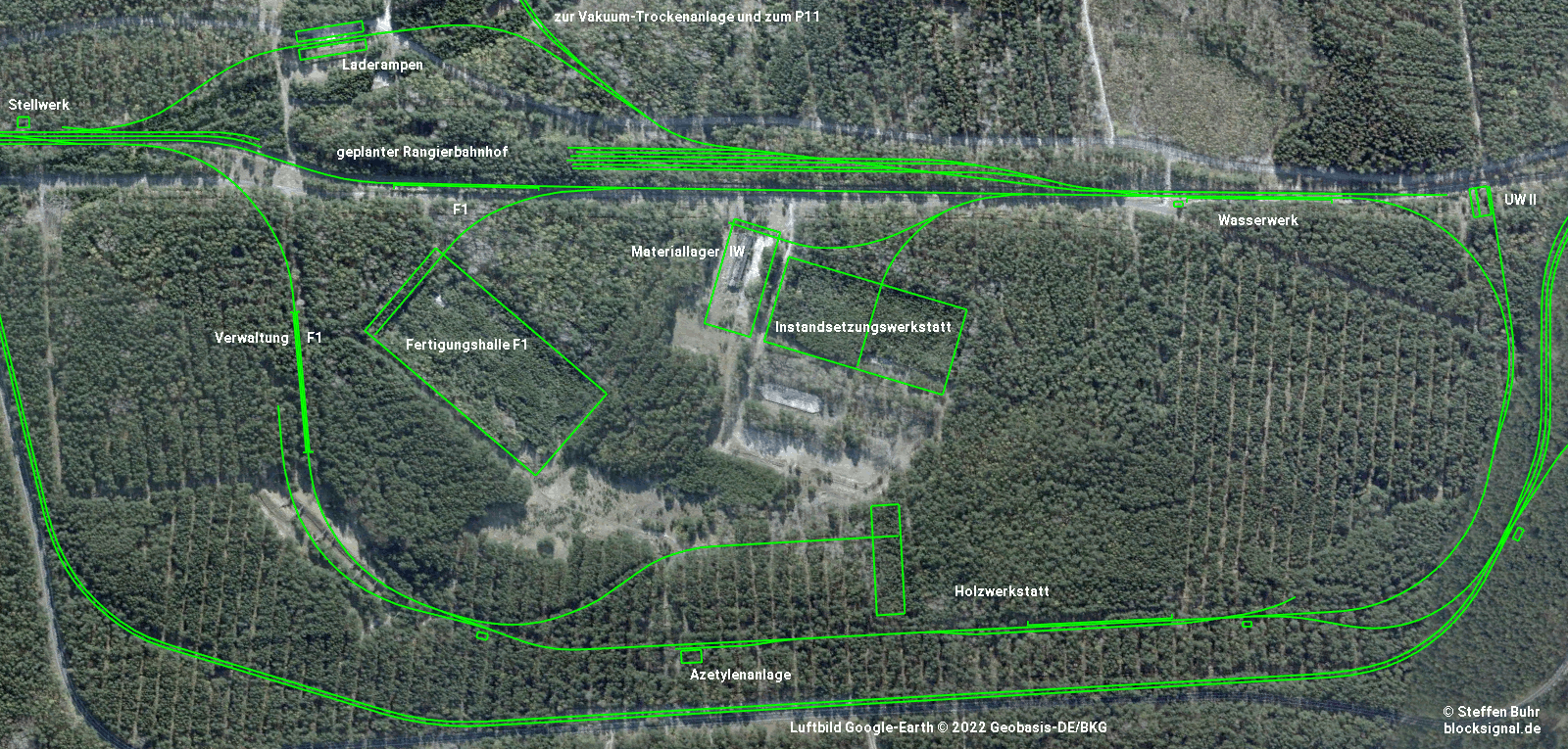 Gleisanlagen als grüne Linien im Luftbild 2009, das den Bereich vom Zentralstellwerk bis zum Unterwerk II aus 1800 m Höhe zeigt