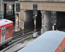 Sv-Signale 42, 21 und 41 am Hbf mit großem Signalschirm